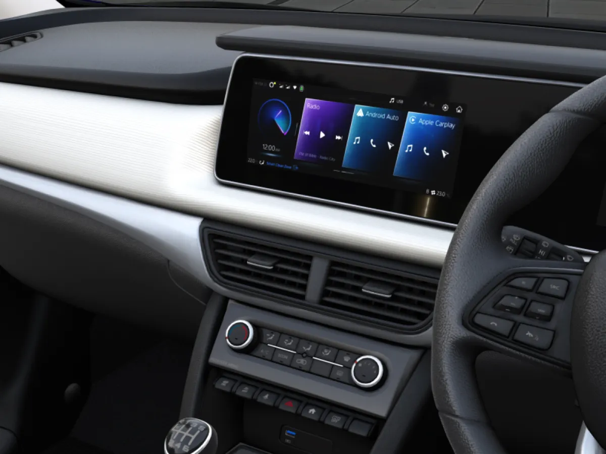 Mahindra XUV 700 AX7 6 Str AT